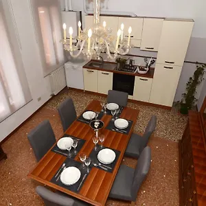 https://classic-venice-house.hotelslidodijesolo.com